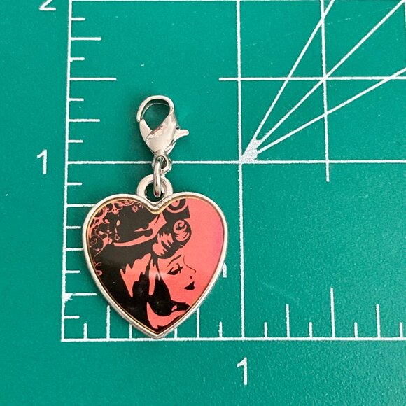 Vintage Disney Princess Aurora Sleeping Beauty Heart Clip On Charm Zipper Pull - Picture 7 of 7